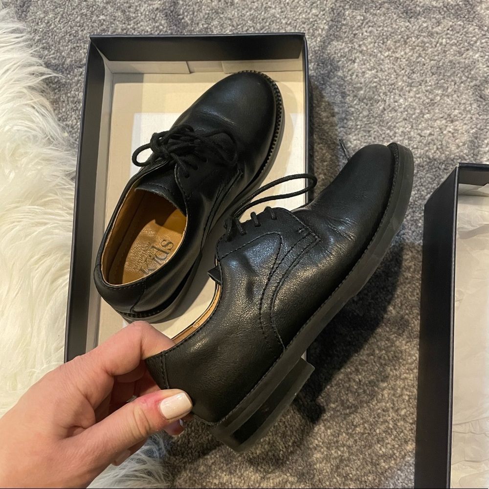 Toddler size 10.5 black leather dress shoes 1901